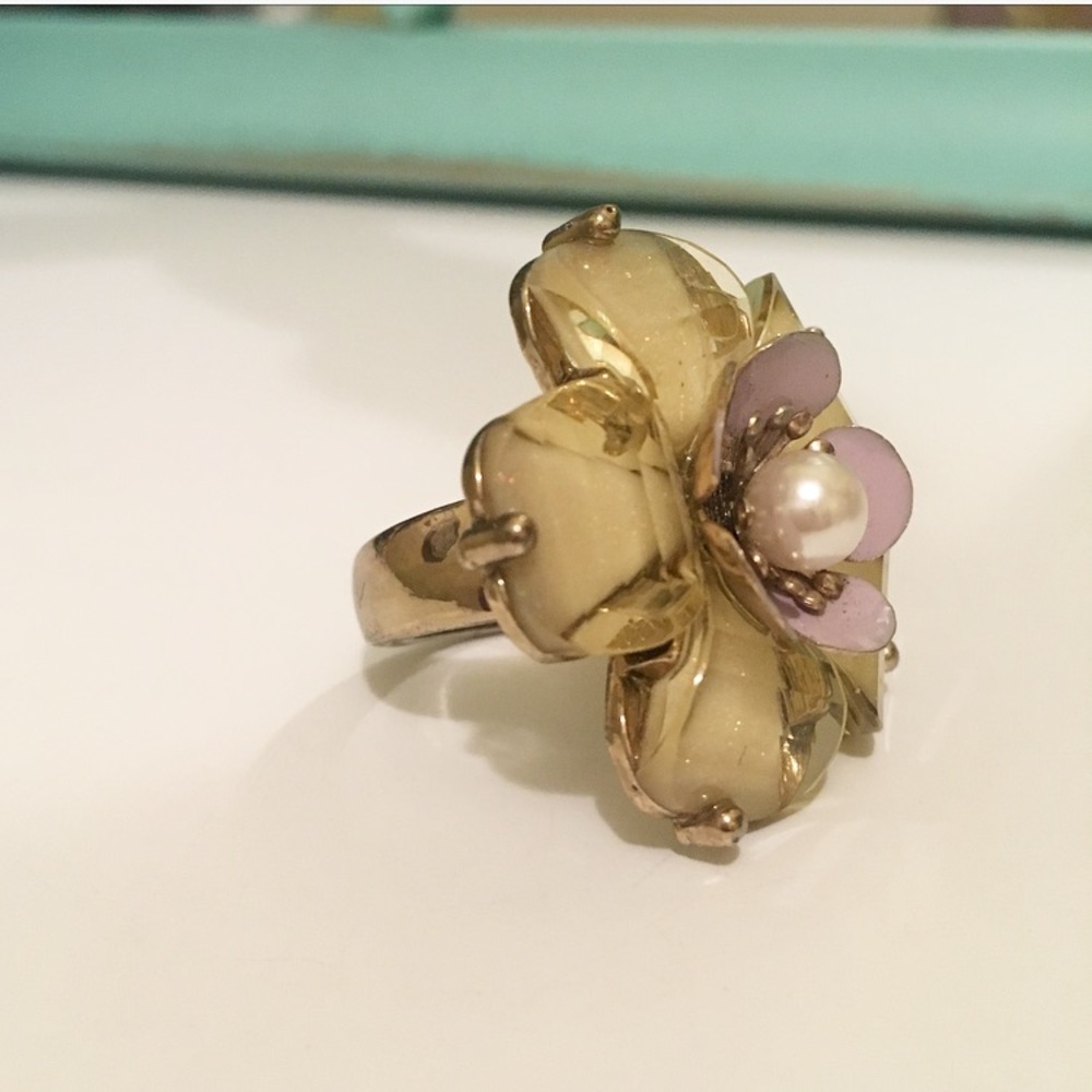 Sparkly Flower Statement Ring - image 4